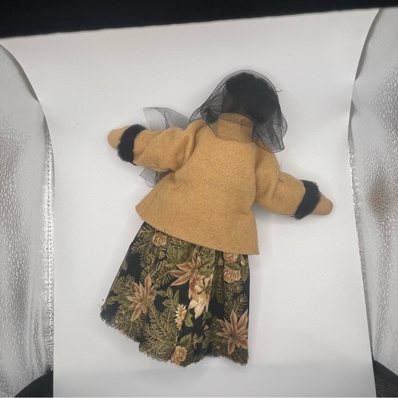 Vintage handmade collectible Bittersweet Autumn Aunt Agnes Doll. Cloth. Signed - Picture 6 of 11